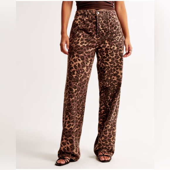 Abercrombie & Fitch Denim - Abercrombie Curve Love Baggy low rise Leopard Print Pants